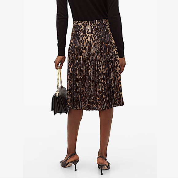 BURBERRY Pleated Midi Skirt With Leopard Print Motif In Black - Picture 4 of 16